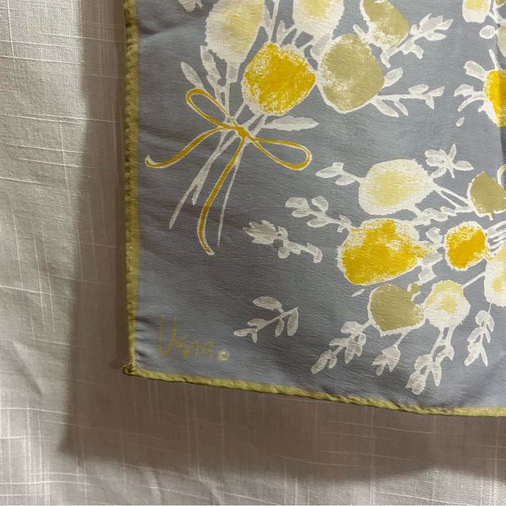 Vintage Vera scarf - Picture 2 of 3